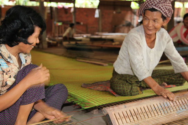 attraction-Weaving Handicraft.jpg